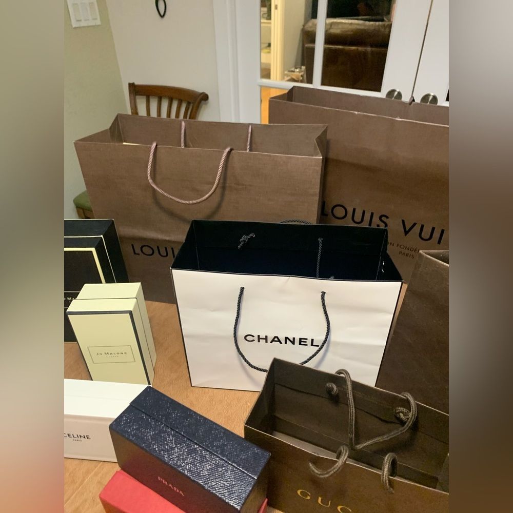 Louis Vuitton, Gucci, Chanel, Prada & more shopping bags and boxes - Picture 3 of 9